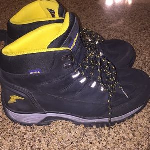 Men GoodYear Boots,get dry SZ 10.5M